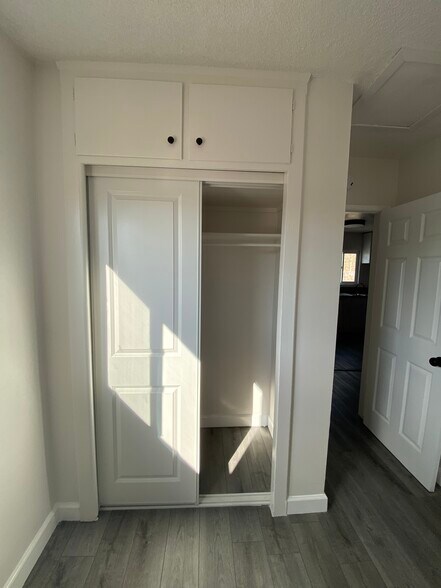 Building Photo - 1515 E 20th St