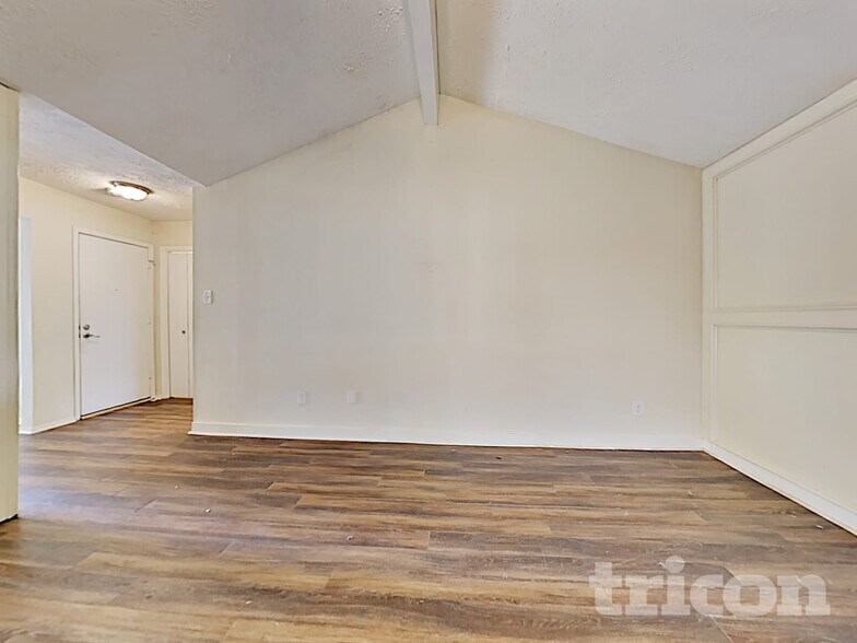 Building Photo - 7331 Millbrae Ln
