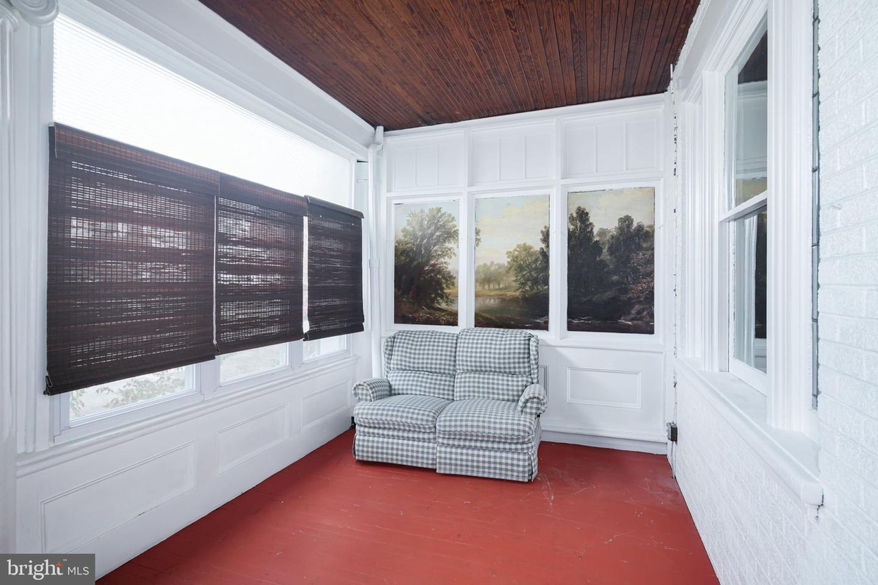 3_ENCLOSED_PORCH_1 - 6212 Webster St