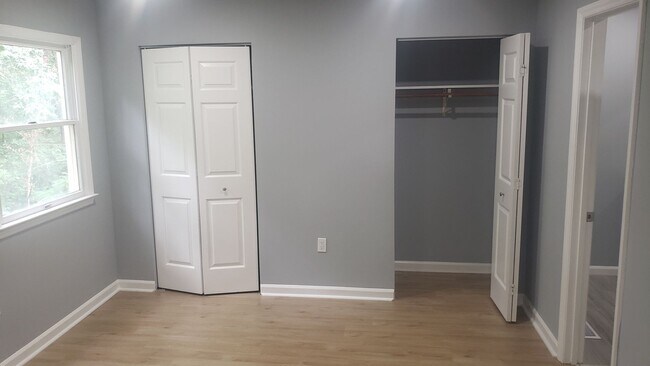 Building Photo - Delightful 3br 3ba Townhome in Chapel Hill! Available Now!