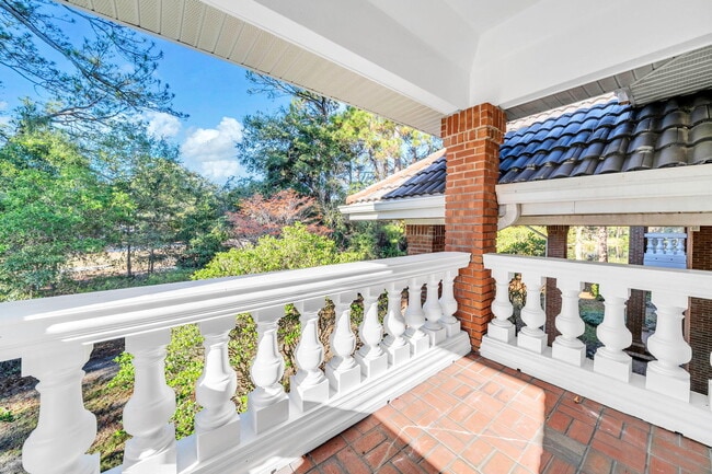 Building Photo - 1524 Glenlake Cir