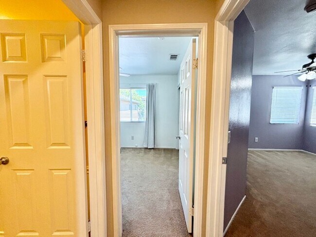 Building Photo - Oxnard | Seabreeze Gated Community | 3 Bedroom + 2.5 Bathroom | Corte Las Holas
