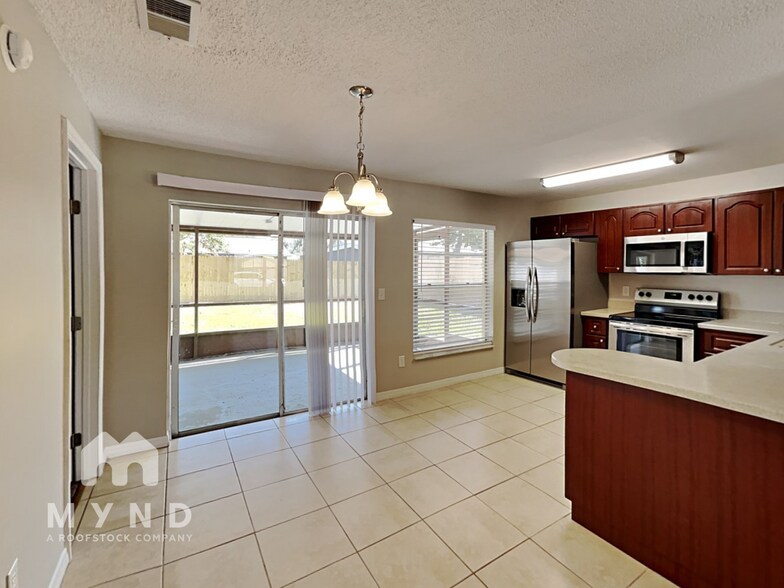 Building Photo - 1065 Bridlewood Way