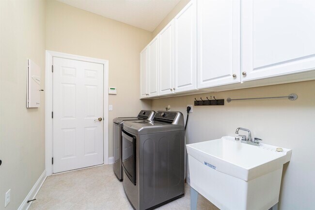 Building Photo - 425 Gallardo Cir