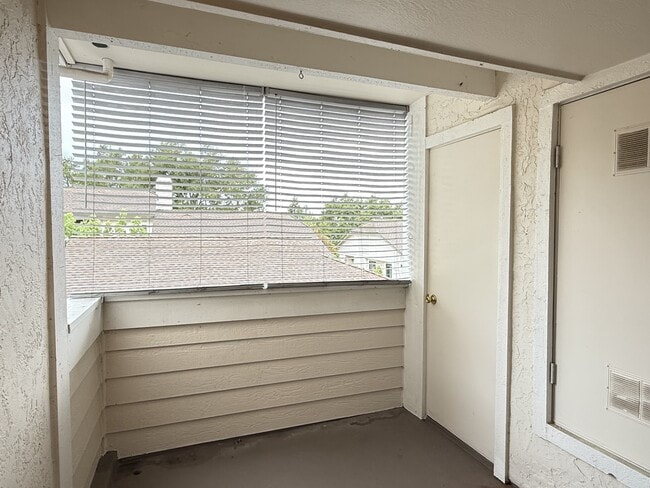 Building Photo - 77 Village Cir