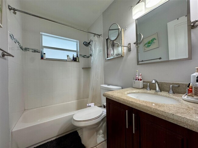 Building Photo - 2801 NE 33rd Ct