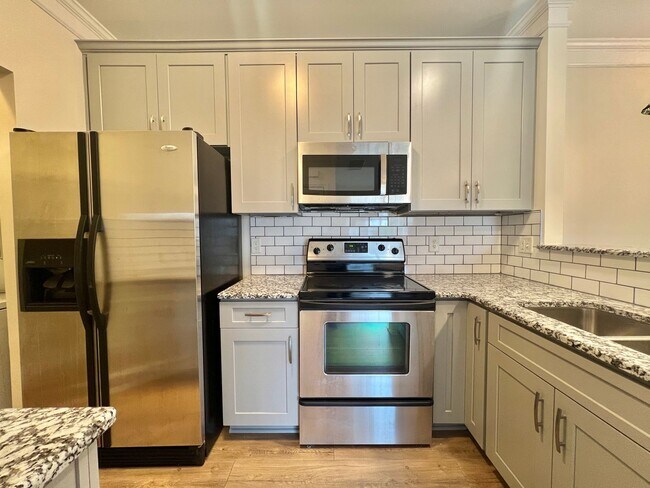 Building Photo - 2 Bedroom Condo in Lenox Village