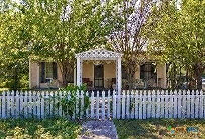 Building Photo - 302 N Burleson St