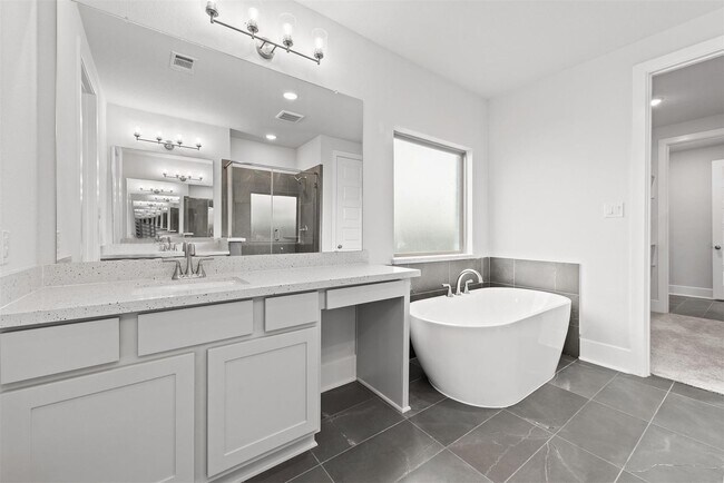 Building Photo - Two story. 4 bedrooms. 3.5 baths. Spacious...