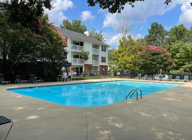 Building Photo - Trailwood Heights Available NOW!
