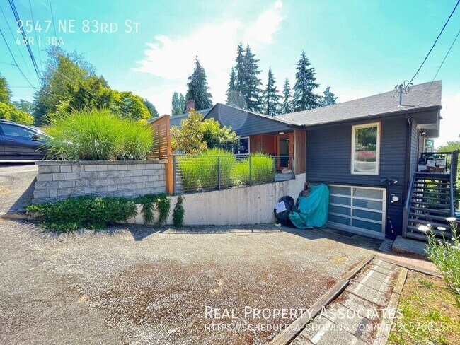 Building Photo - 2547 NE 83rd St