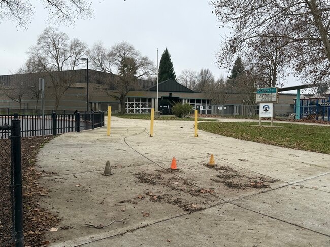 Building Photo - 2680 Millcreek Dr