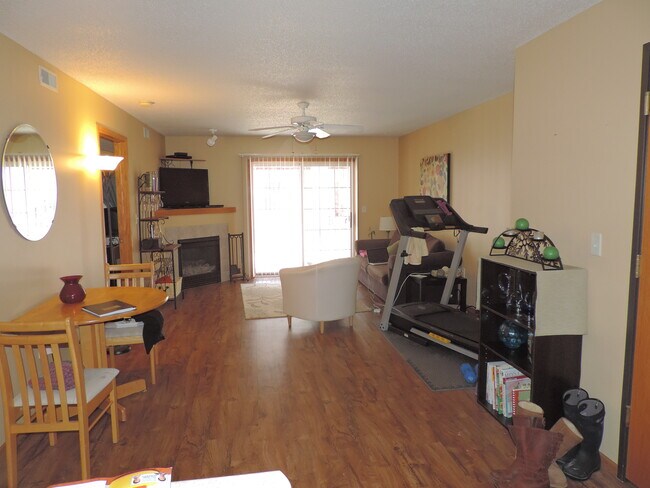 Building Photo - 20 Cherry Ct