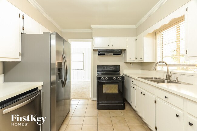 Building Photo - 3364 Valley Park Dr