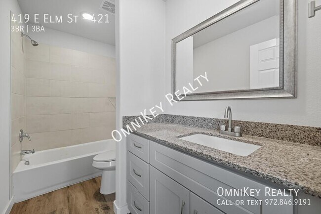 Building Photo - 419 E Elm St