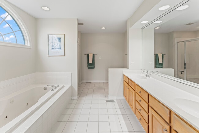 Building Photo - 566 W Bridge View Ct