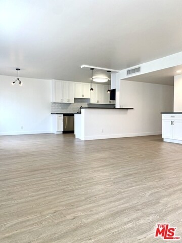 Building Photo - 435 N Oakhurst Dr