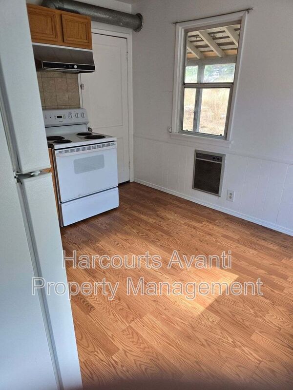 Building Photo - 1701 Old Mammoth Rd