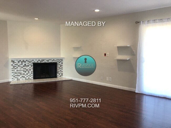 Building Photo - Tastefully remodeled home in a great Centr...