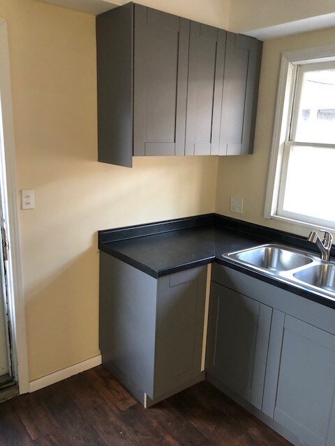 Building Photo - 3005 Menominee Ave