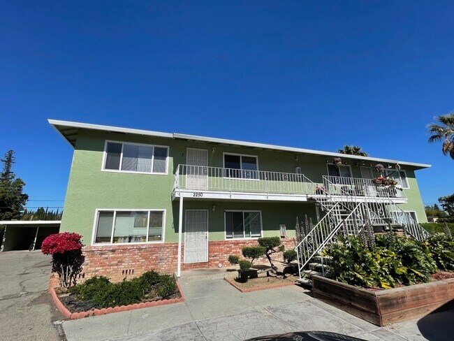 Building Photo - Unit 3