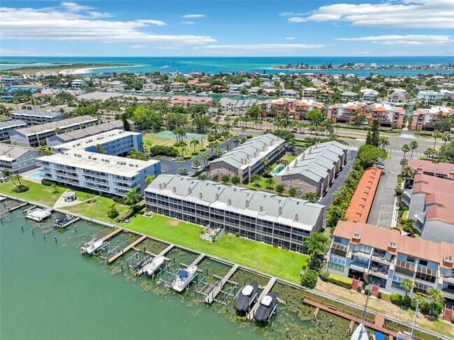 Building Photo - 637 Pinellas Bayway