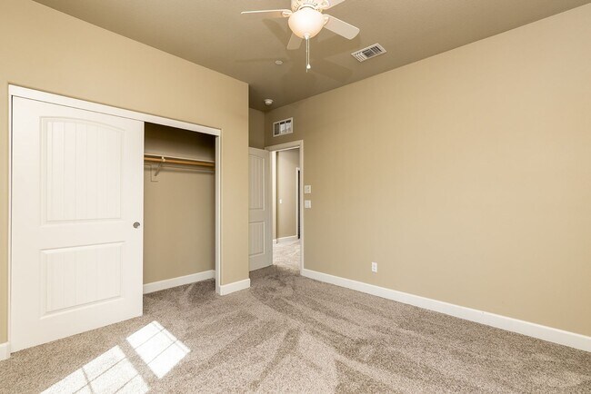 Building Photo - 5bd/3ba, 3969 sq ft Home in Gated Community in Vista!