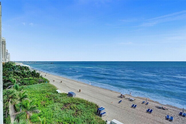 Building Photo - 16001 Collins Ave