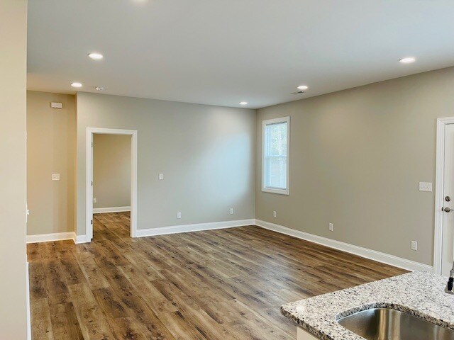 Building Photo - 2903 Newport Cir