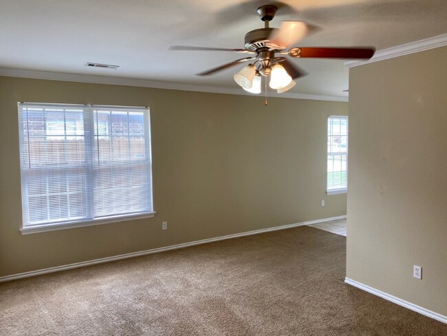 Building Photo - 1554 Willowbrook Dr