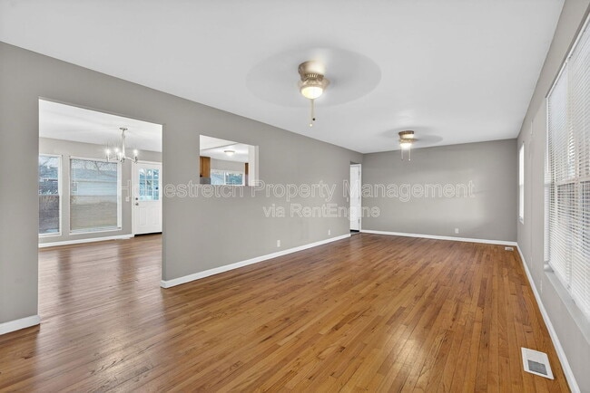 Building Photo - 2385 Greenbriar Dr