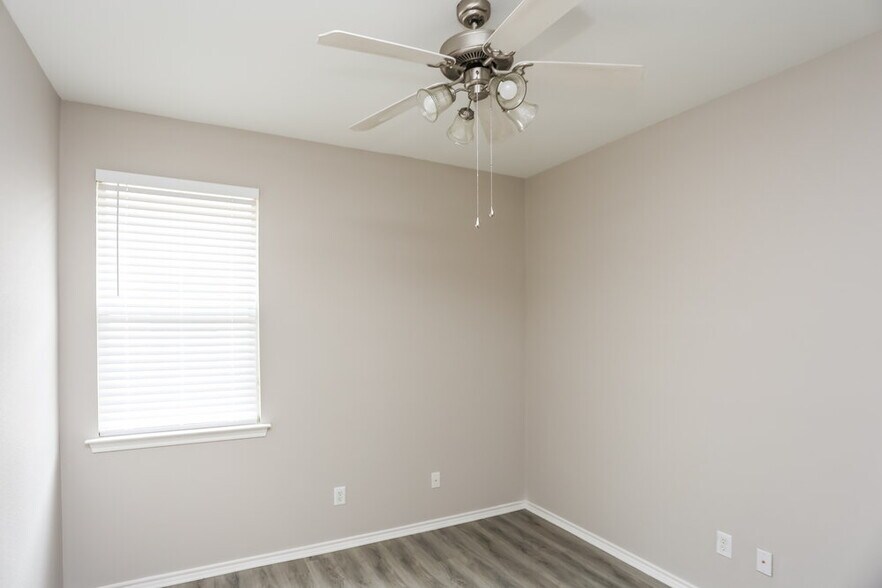 Building Photo - 4520 Chesapeake Bay Dr