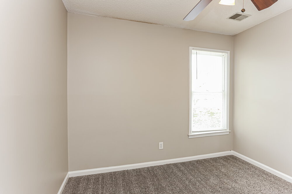 Building Photo - 460 Heathgate Dr SW