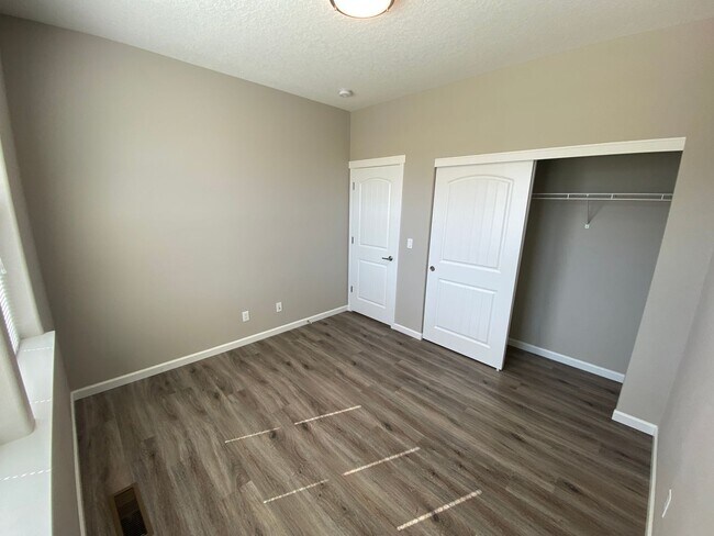 Building Photo - 556