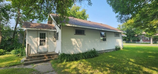 Building Photo - 701 9th St