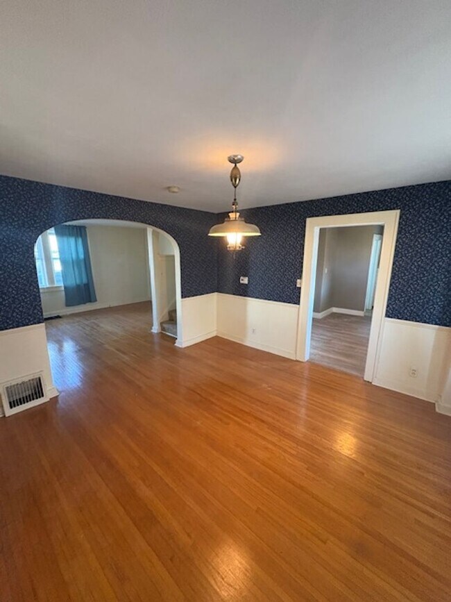 Building Photo - 3110 N Sherwood Ave
