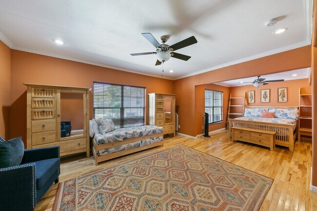 Building Photo - 4708 Woodrow Ave