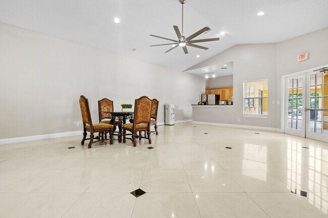 Building Photo - VENETIAN PLACE - 2nd floor • 1 BR 1 Bath -...