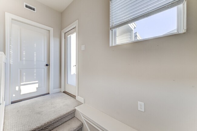 Building Photo - 1325 W 24th St