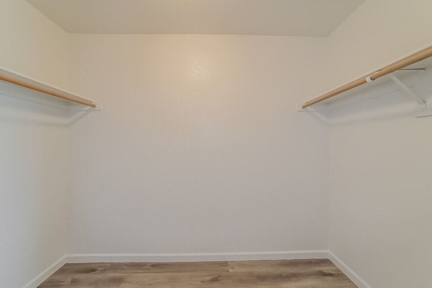 Building Photo - 15905 W Elm St