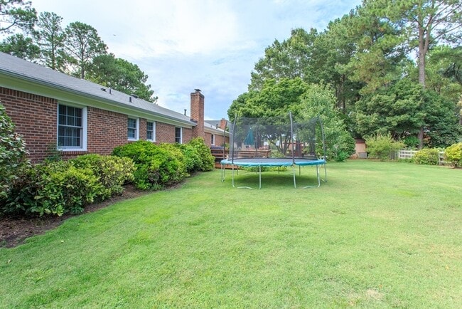 Building Photo - 3617 Hermitage Dr