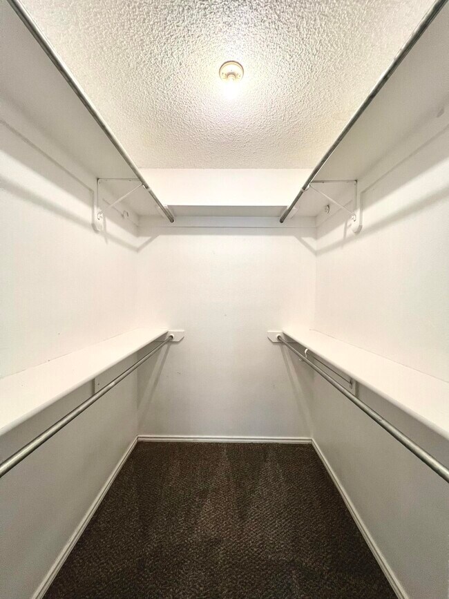 Building Photo - 5908 10th Dr