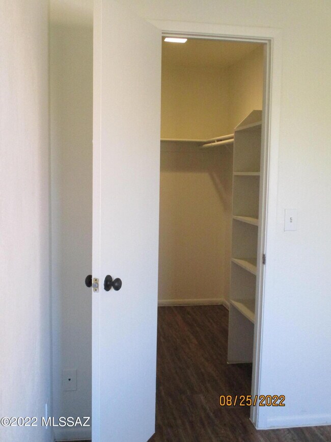 Building Photo - 2166 N Pantano Rd