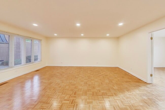 Building Photo - 475 Laurel Ave