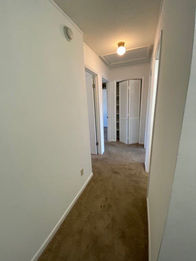 Building Photo - AVAILABLE NOW! (Pets Considered)