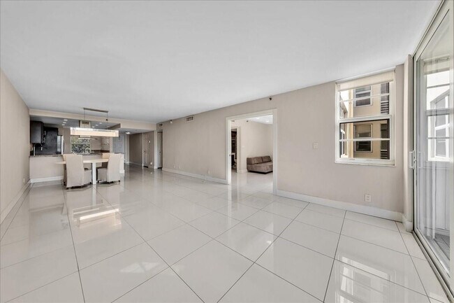 Building Photo - 3520 Oaks Way