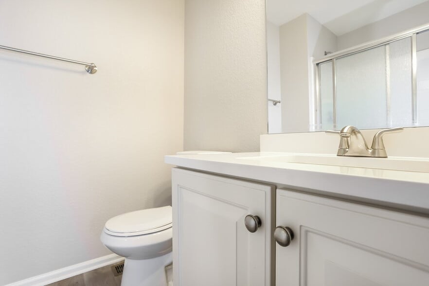 Building Photo - 2235 Coach House Loop