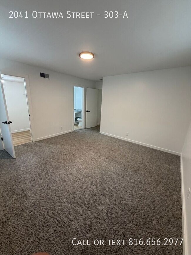 Building Photo - 2041 Ottawa St