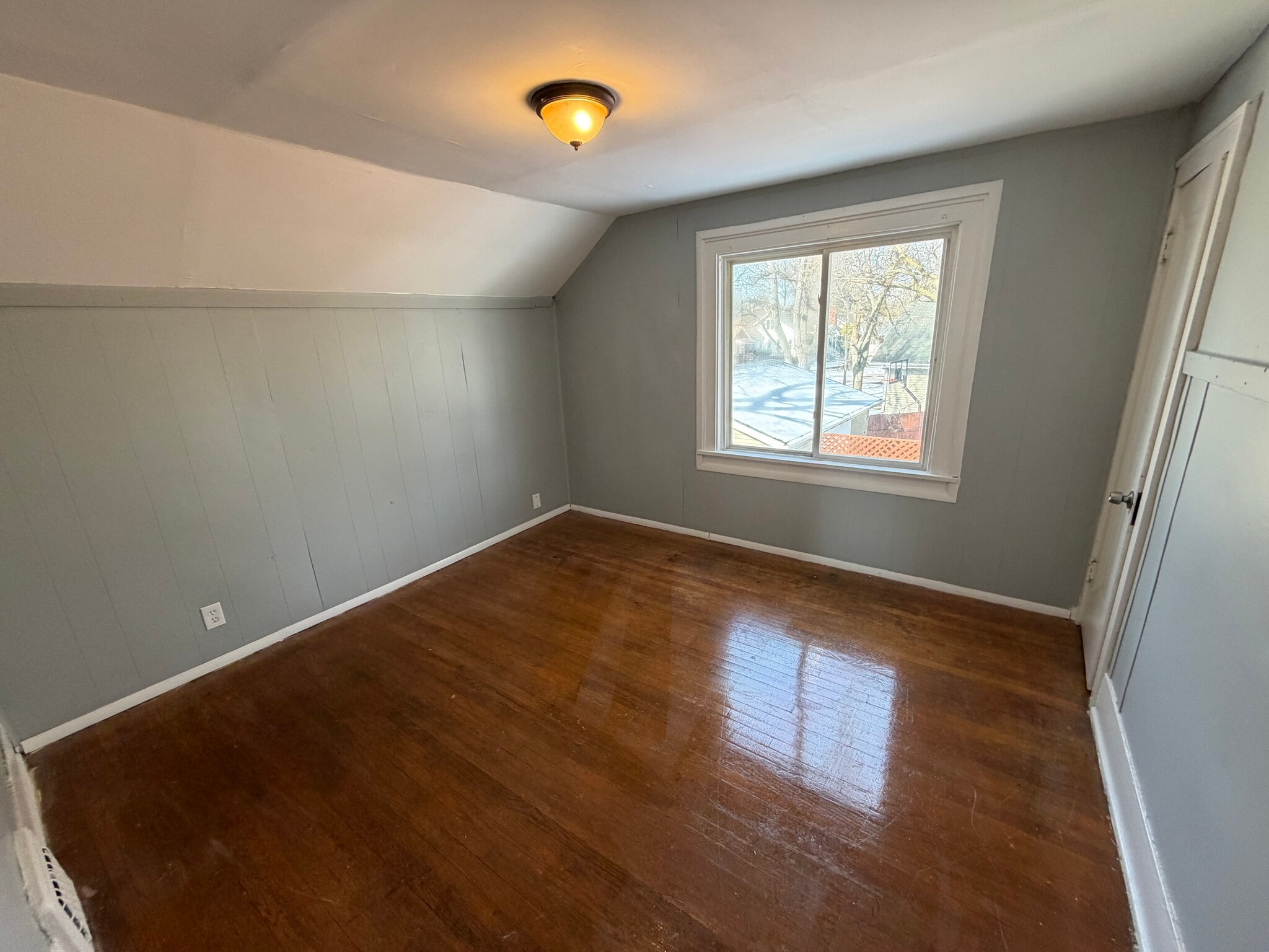 Building Photo - 2029 Cartier St