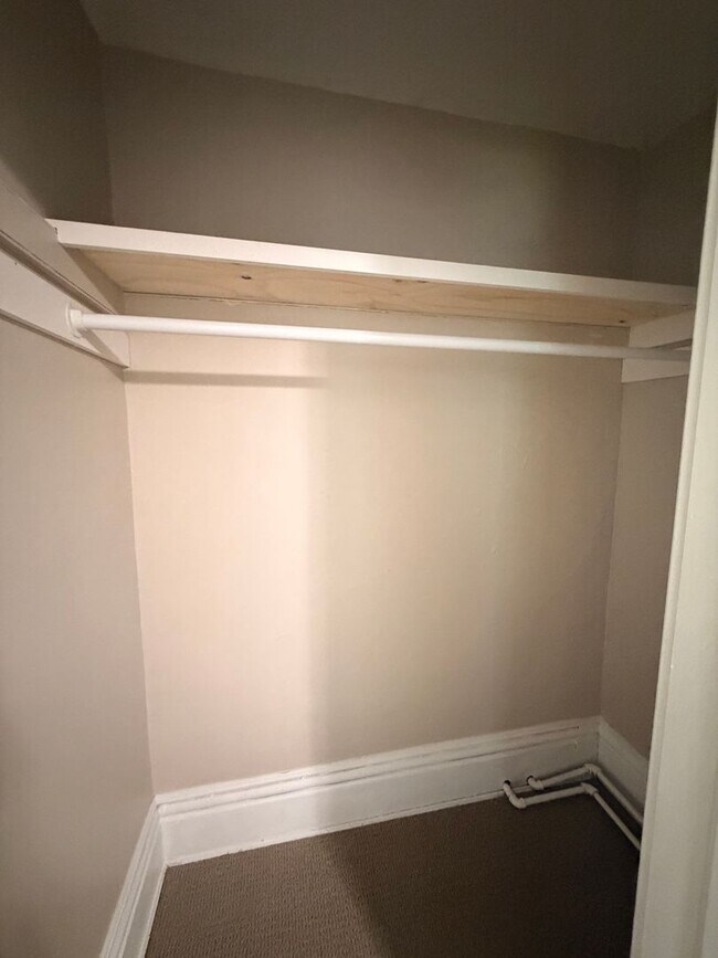 Building Photo - Two Bedroom Upper Apartment in Walker!